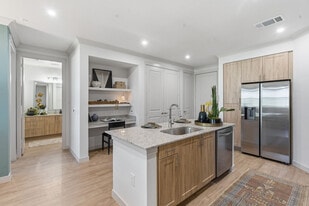 The Westlyn in Grand Prairie, TX - Building Photo