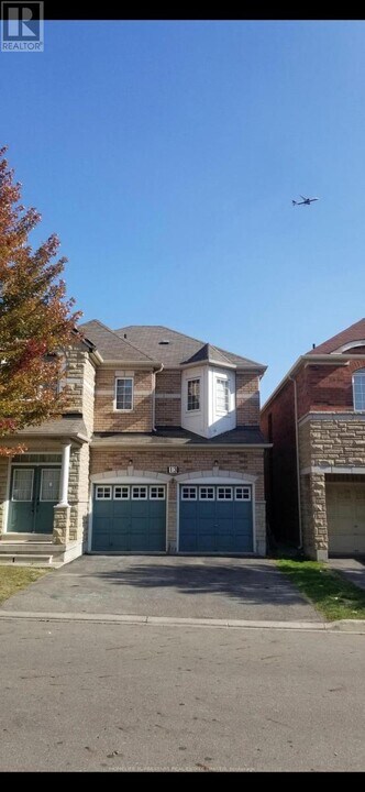 13 GROVER Rd in Brampton, ON - Building Photo