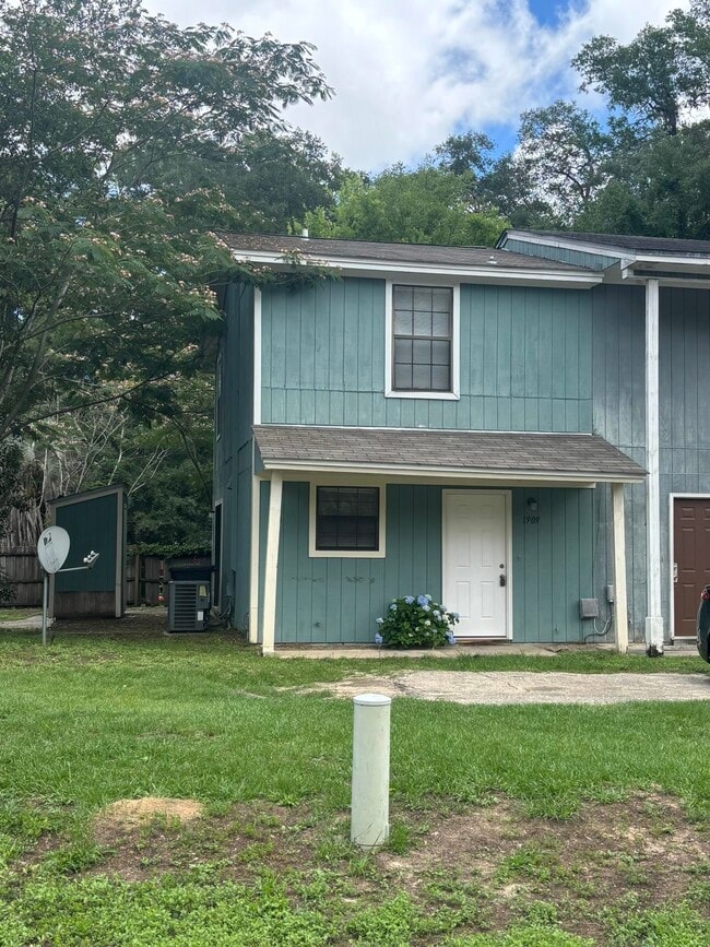 property at 1909 Nekoma Ct