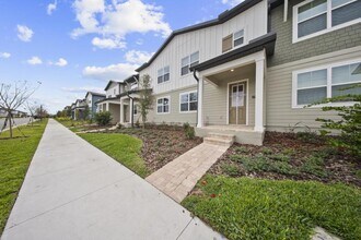 17538 Northlake Grv Dr in Oakland, FL - Building Photo - Building Photo