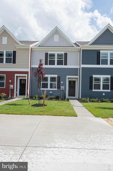 128 Willowtree Ln in Fruitland, MD - Building Photo