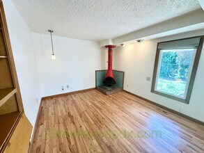 5225 SE 35th Ave in Portland, OR - Building Photo - Building Photo