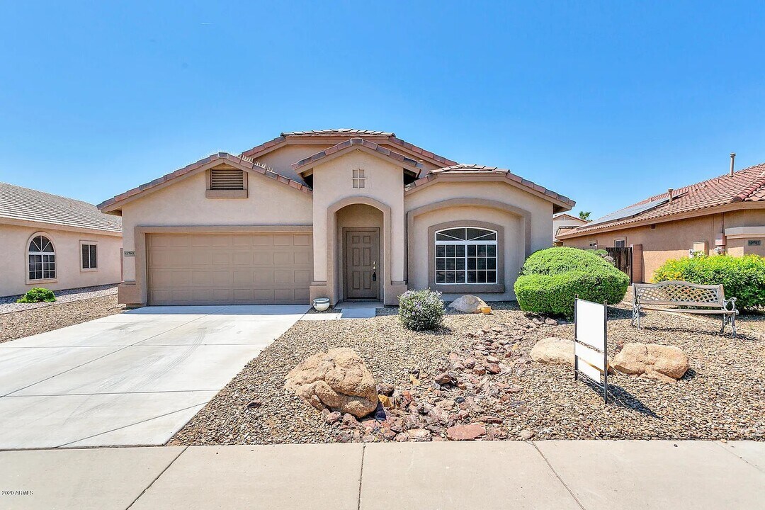 15749 W Ventura St in Surprise, AZ - Building Photo