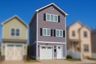 243 Sportsmans Ave in Freeport, NY - Building Photo