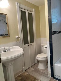 2504 Pine Tree Dr photo'