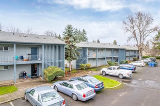 McCornack Place Apartments in Eugene, OR - Building Photo - Building Photo