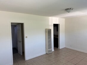 1850 Henderson Ave, Unit 1850B in Long Beach, CA - Foto de edificio - Building Photo