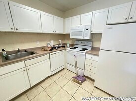 24 Whites Ave, Unit 16 in Watertown, MA - Building Photo