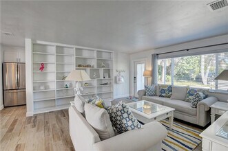 10 S Swinton Cir in Delray Beach, FL - Building Photo - Building Photo