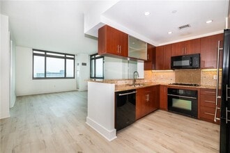 175 Huguenot St in New Rochelle, NY - Building Photo - Building Photo
