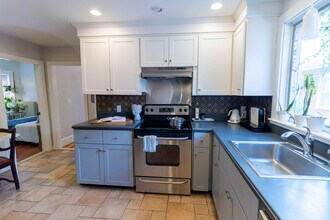 12 Benham St, Unit 1 in Medford, MA - Building Photo - Building Photo