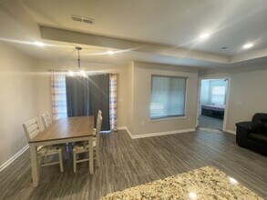 611 Wildoak Pl in Manhattan, KS - Building Photo - Building Photo