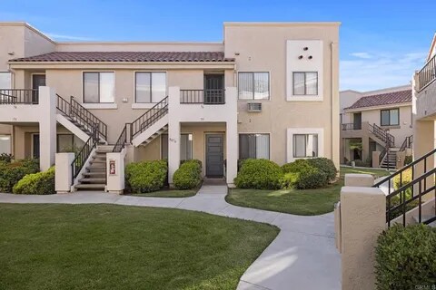 8476 New Salem St in San Diego, CA - Foto de edificio