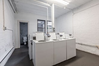 2408 N Kedzie Blvd, Unit 302 in Chicago, IL - Building Photo - Building Photo