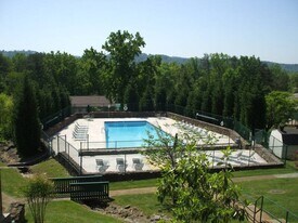 Cherokee Ridge Apartments in Knoxville, TN - Building Photo