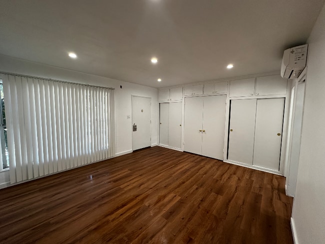 323 N Chevy Chase Dr in Glendale, CA - Building Photo - Building Photo