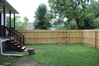 210 E Park St in Champaign, IL - Building Photo - Building Photo