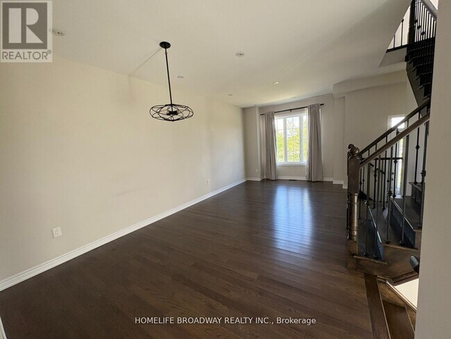 1906 Donald Cousens Pkwy in Markham, ON - Building Photo - Building Photo