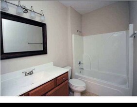 992 Leigh Ann Ln in Fort Walton Beach, FL - Building Photo - Building Photo