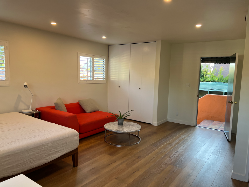 10551 Kinnard Ave in Los Angeles, CA - Building Photo