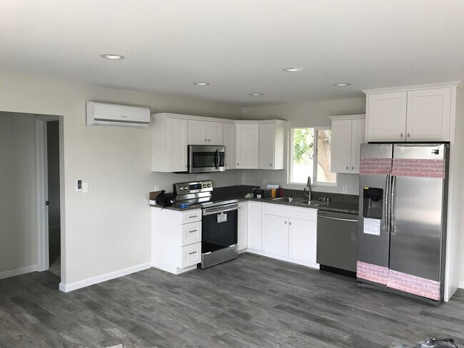 6337 Malcolm Dr in San Diego, CA - Building Photo - Building Photo