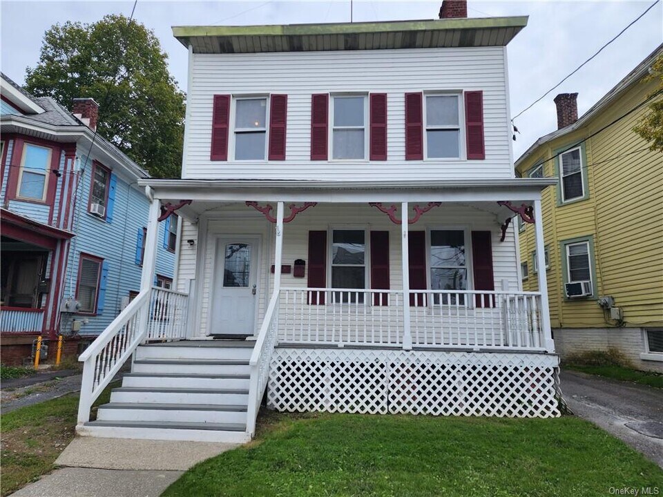 137 South Ave-Unit -2 (2nd Floor) in Poughkeepsie, NY - Building Photo