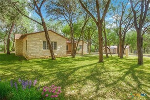 384 New York Ave in New Braunfels, TX - Building Photo