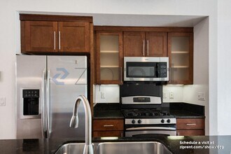 1332 Powell St in Emeryville, CA - Building Photo - Building Photo