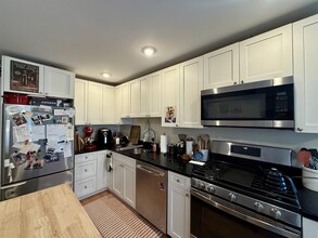 26 Putnam St, Unit 3 in Somerville, MA - Building Photo - Building Photo