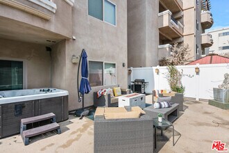 1410 N Curson Ave-Unit -103 in Los Angeles, CA - Building Photo - Building Photo