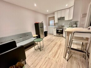 122 D St, Unit 1 in Boston, MA - Building Photo - Building Photo