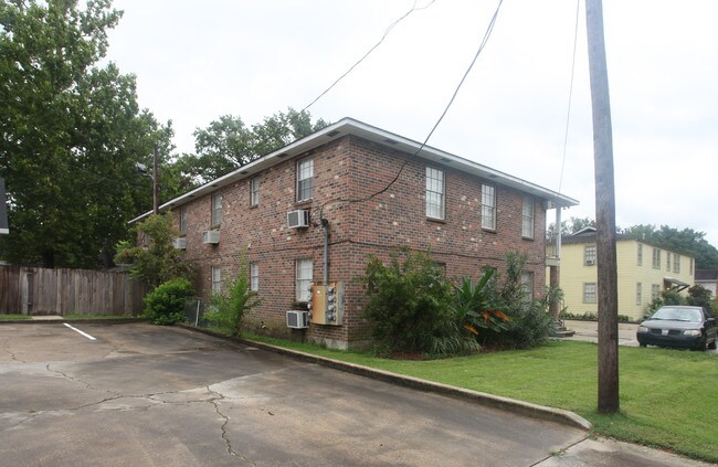 151 Richland Ave in Baton Rouge, LA - Foto de edificio - Building Photo