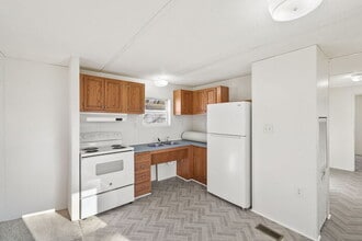 1710 S Walnut St in Hartford City, IN - Foto de edificio - Building Photo