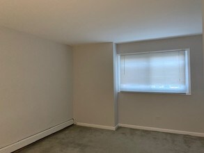 8656 84th Ct-Unit -1NE in Hickory Hills, IL - Building Photo - Building Photo