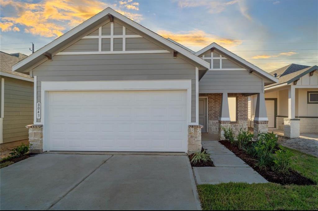 8043 Cypress Bonsai Dr in Cypress, TX - Foto de edificio