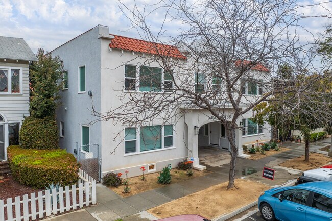 1221 E 1st St in Long Beach, CA - Building Photo - Building Photo
