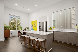 6013 Florencia Ln in Austin, TX - Building Photo - Building Photo