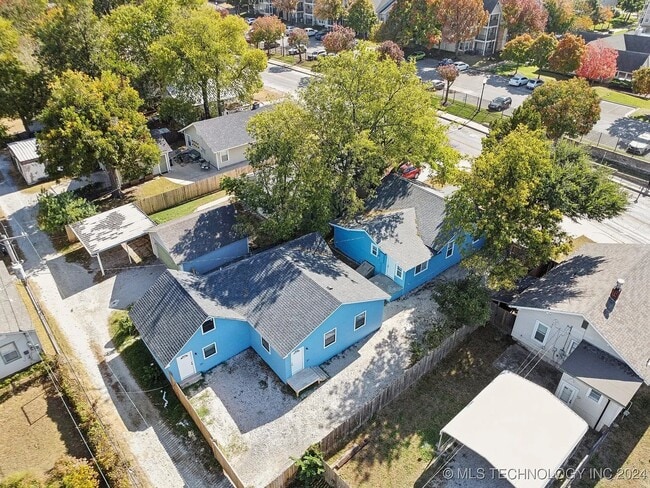 2807 E 3rd St, Unit B in Tulsa, OK - Foto de edificio - Building Photo