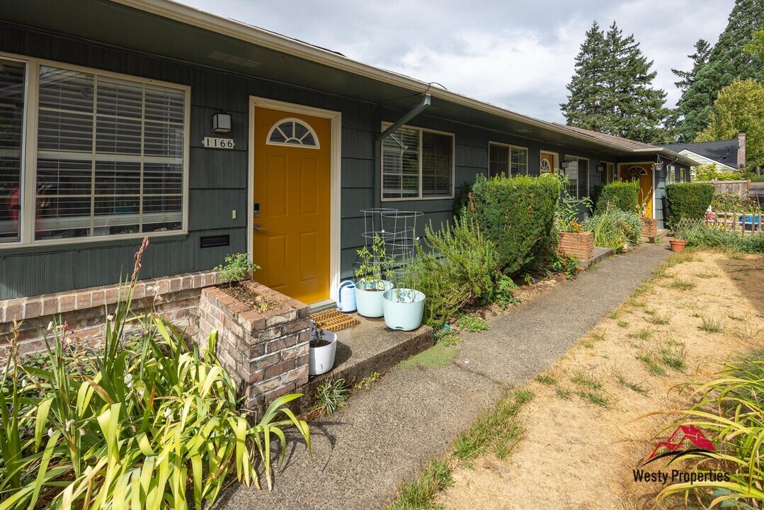 1167-1167 NE 72nd Ave. in Portland, OR - Building Photo