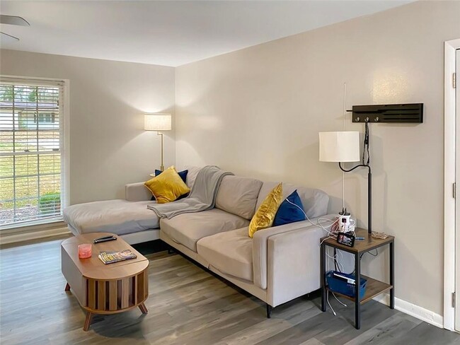 5282 Maple Valley Rd SW in Mableton, GA - Building Photo - Building Photo