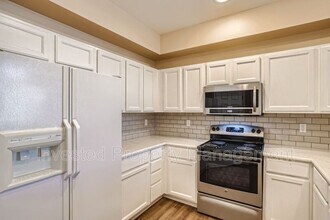 9094 W Phillips Dr in Littleton, CO - Building Photo - Building Photo
