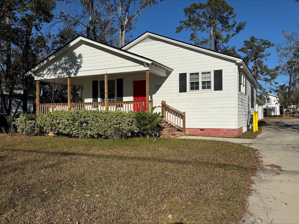 1209 N Oak St, Unit A in Valdosta, GA - Building Photo