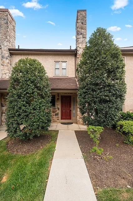 property at 13 Woodstream Dr