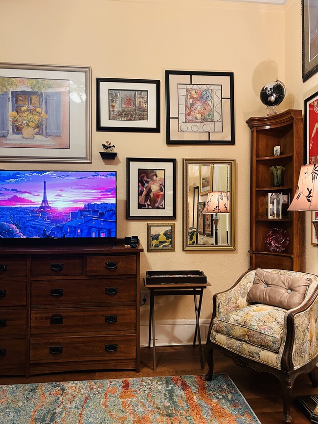 The Lindsay Furnished Apartments