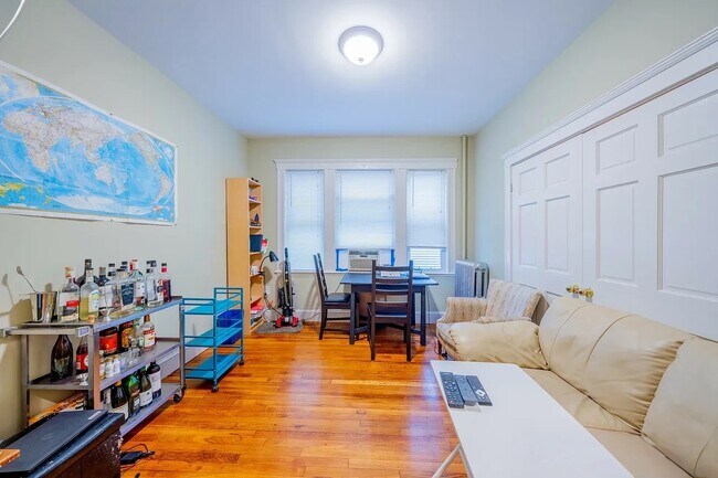 114 Elm St, Unit 2 in Cambridge, MA - Building Photo - Building Photo
