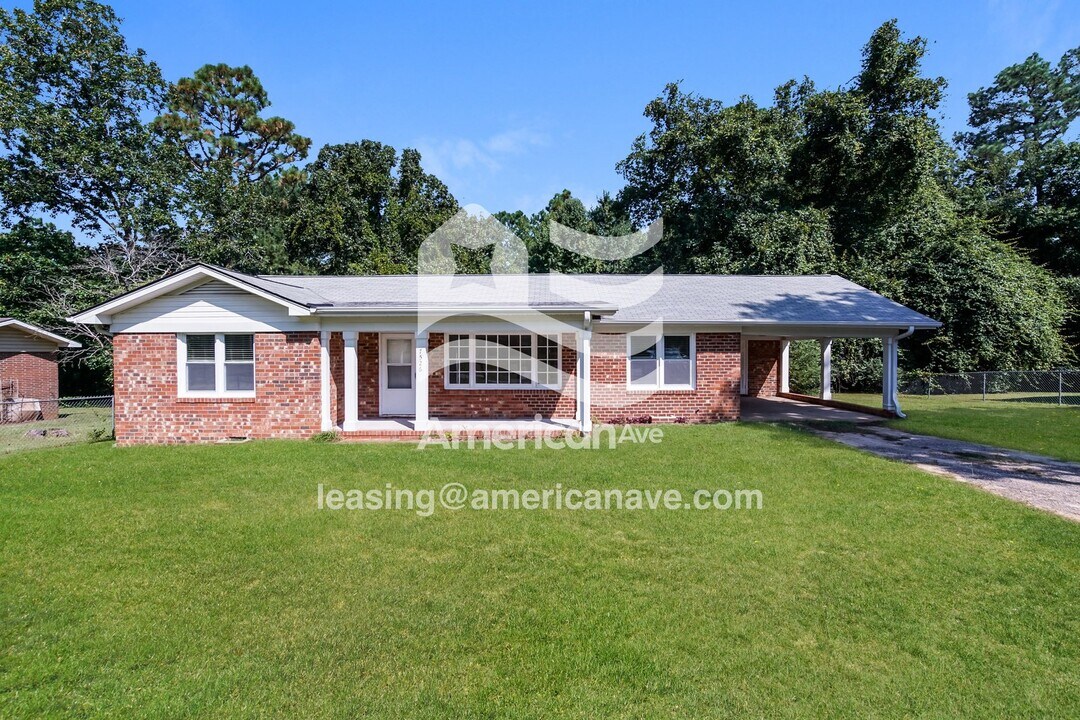 7526 Decatur Dr in Fayetteville, NC - Foto de edificio