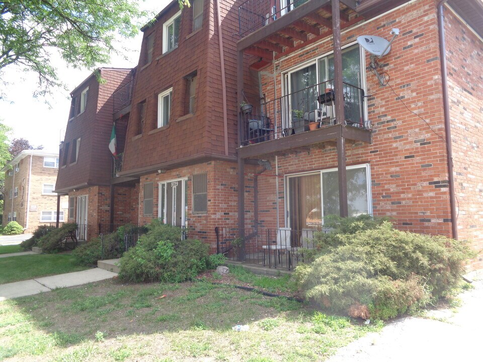 9729 S Ridgeland Ave in Oak Lawn, IL - Building Photo