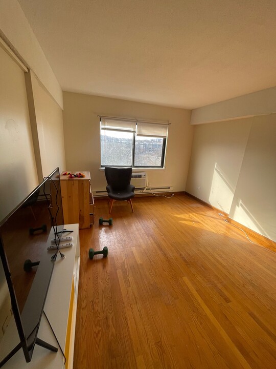 182 Naples Rd, Unit 211 in Brookline, MA - Building Photo