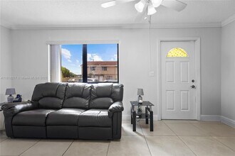 8360 NW 8th St in Miami, FL - Building Photo - Building Photo