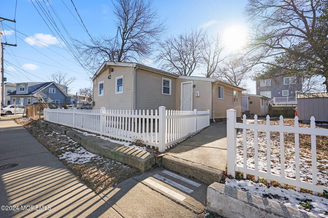 42 Center Ave-Unit -Unit 1 in Keansburg, NJ - Building Photo